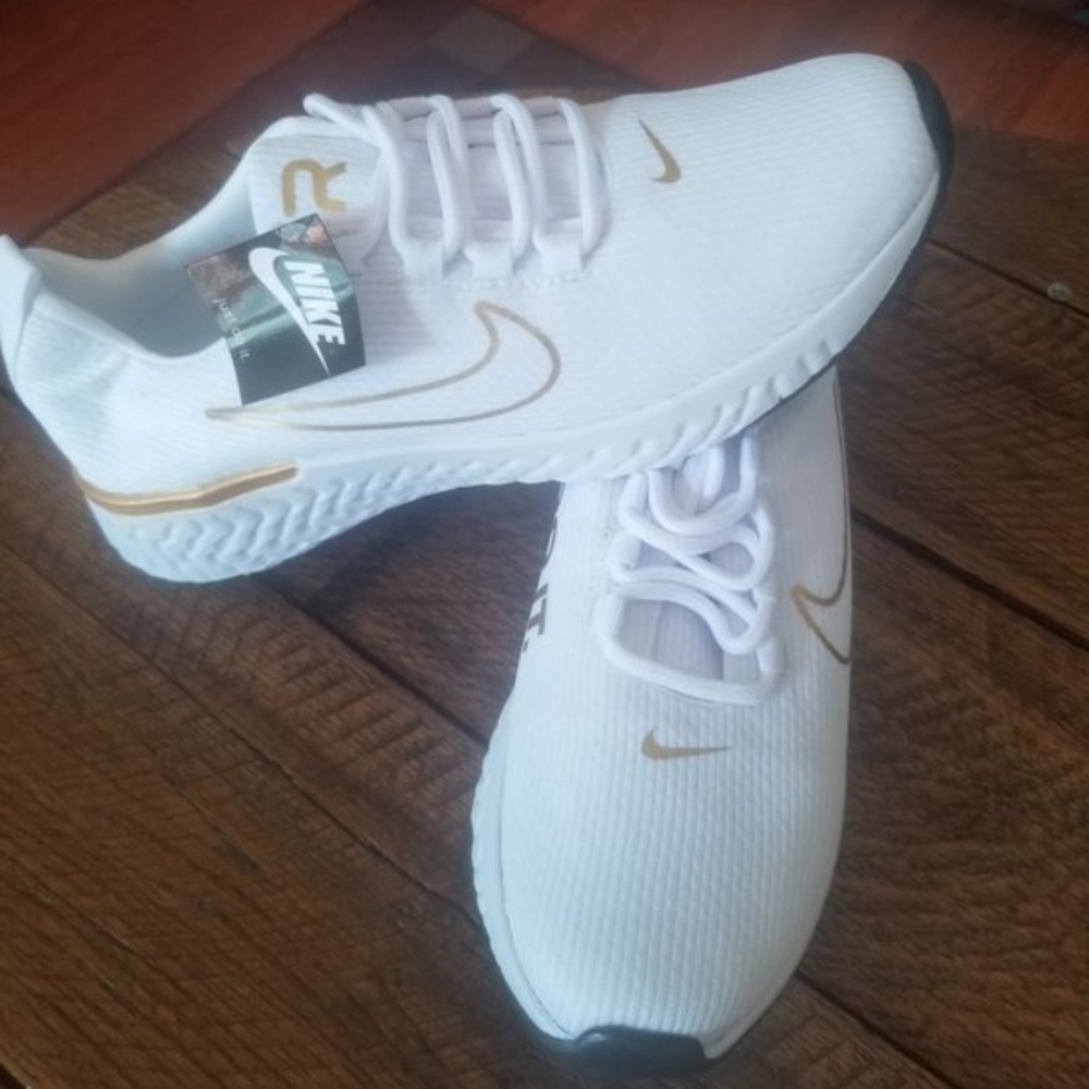 Nike tennis shoes